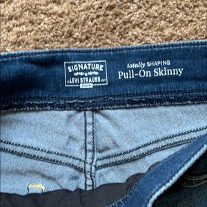 Levi’s Total Shaping Pull on Skinny